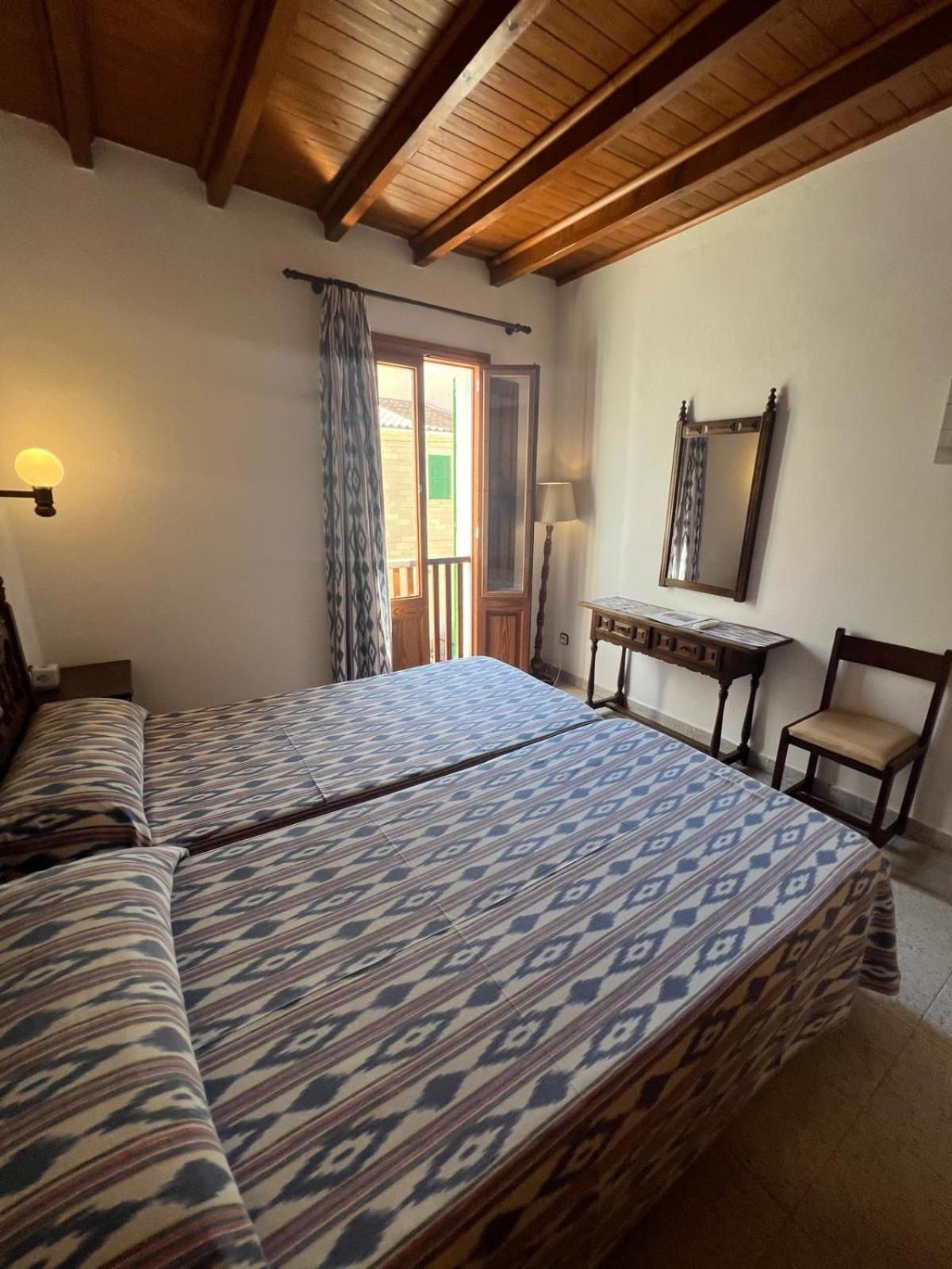 Hostal Restaurante Playa Колонья Сант Джордин Экстерьер фото