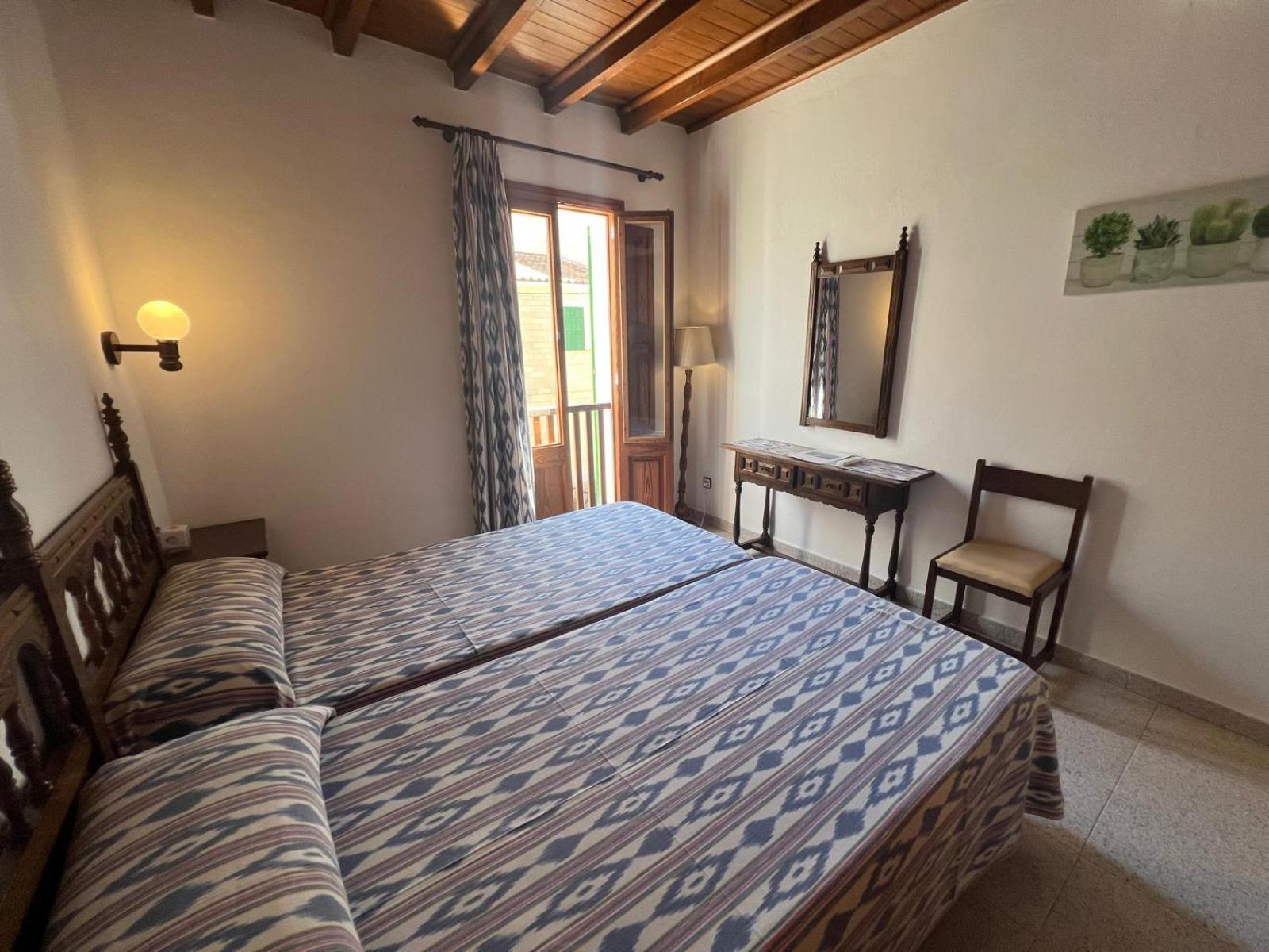 Hostal Restaurante Playa Колонья Сант Джордин Экстерьер фото